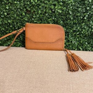 Frye Tan Leather Wristlet with Zipper nwot